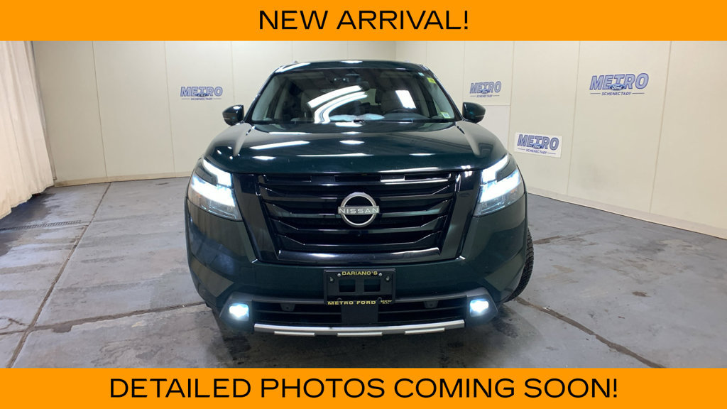 Used 2022 Nissan Pathfinder SL w/ SL Black Package AWD/4WD image 8