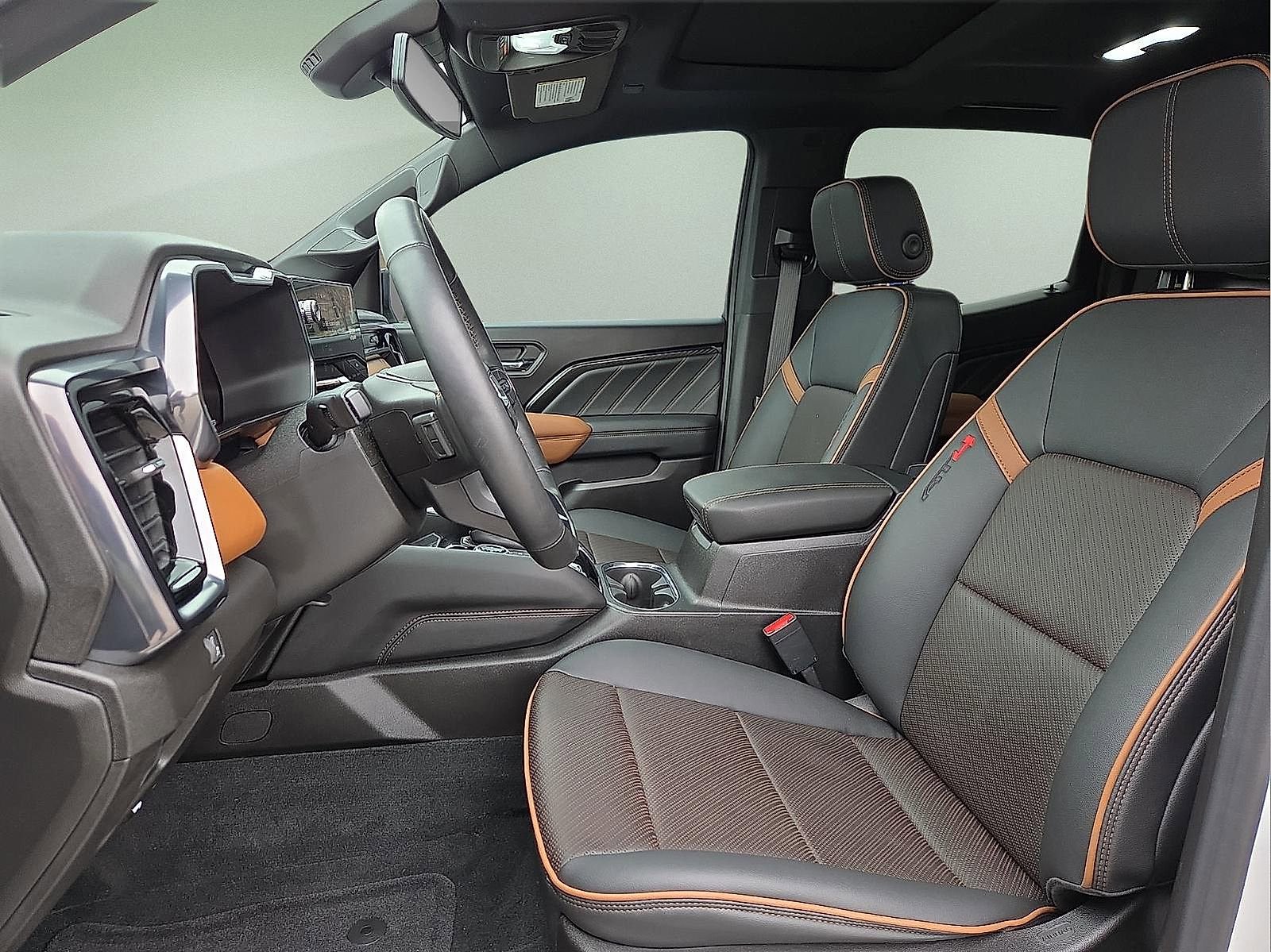 Used 2025 GMC Canyon AT4 w/ Technology Plus Package image 14