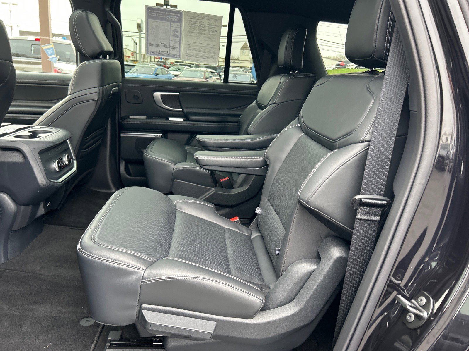 Certified 2025 Ford Expedition Max Platinum w/ Stealth Performance Package AWD/4WD image 9