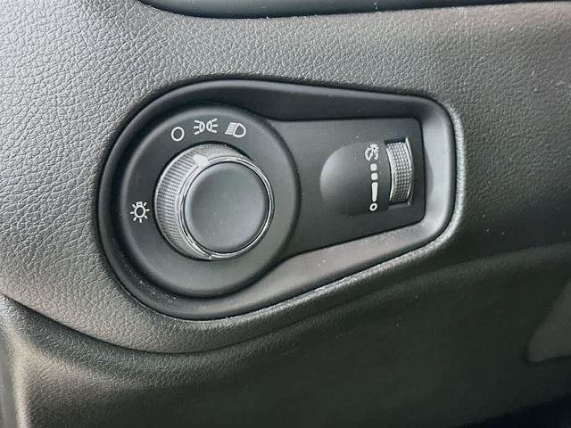Used 2023 Jeep Renegade Latitude AWD/4WD image 26