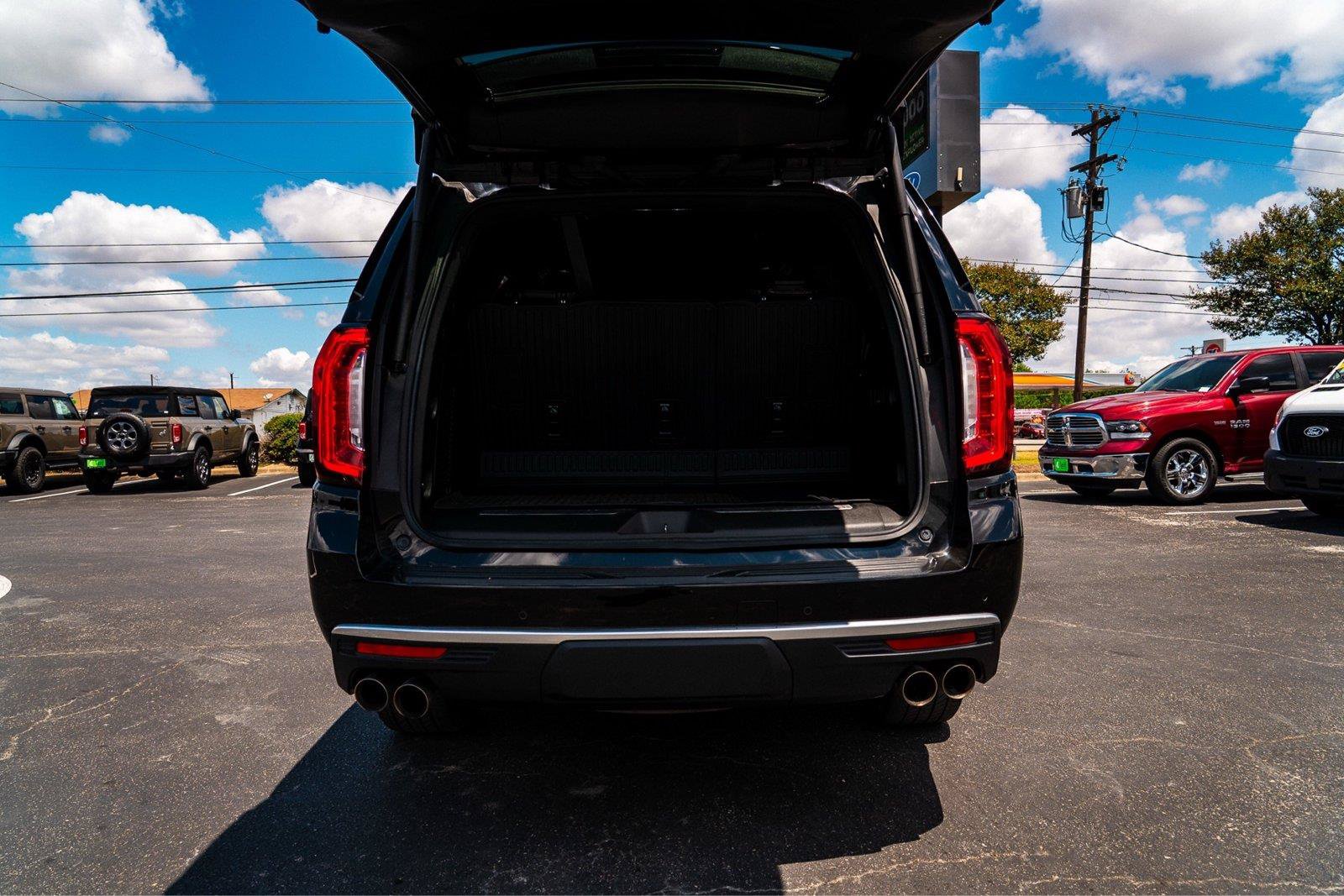 Used 2024 GMC Yukon Denali w/ Advanced Technology Package AWD/4WD image 25