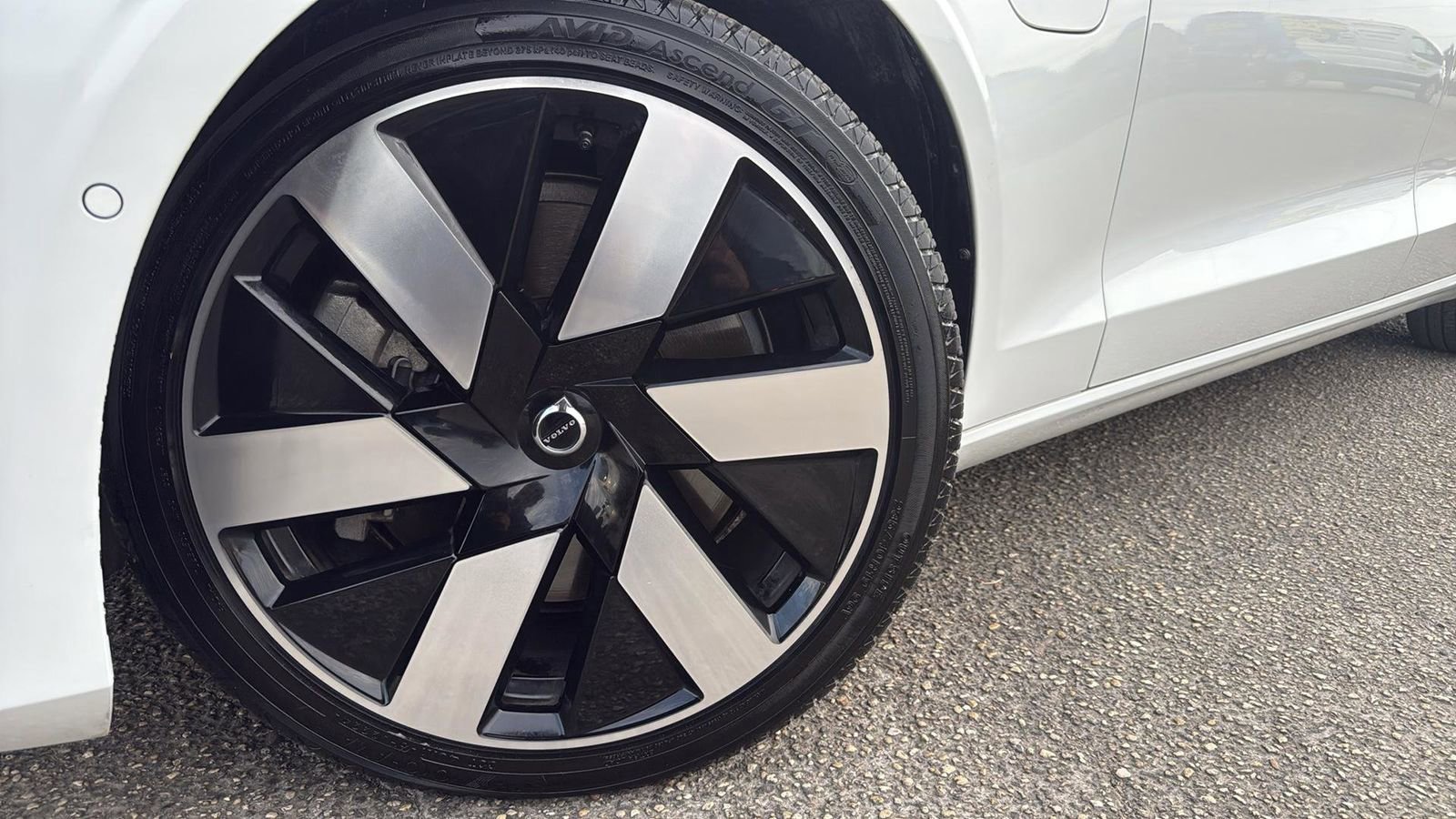 Used 2024 Volvo S60 T8 Plus image 9