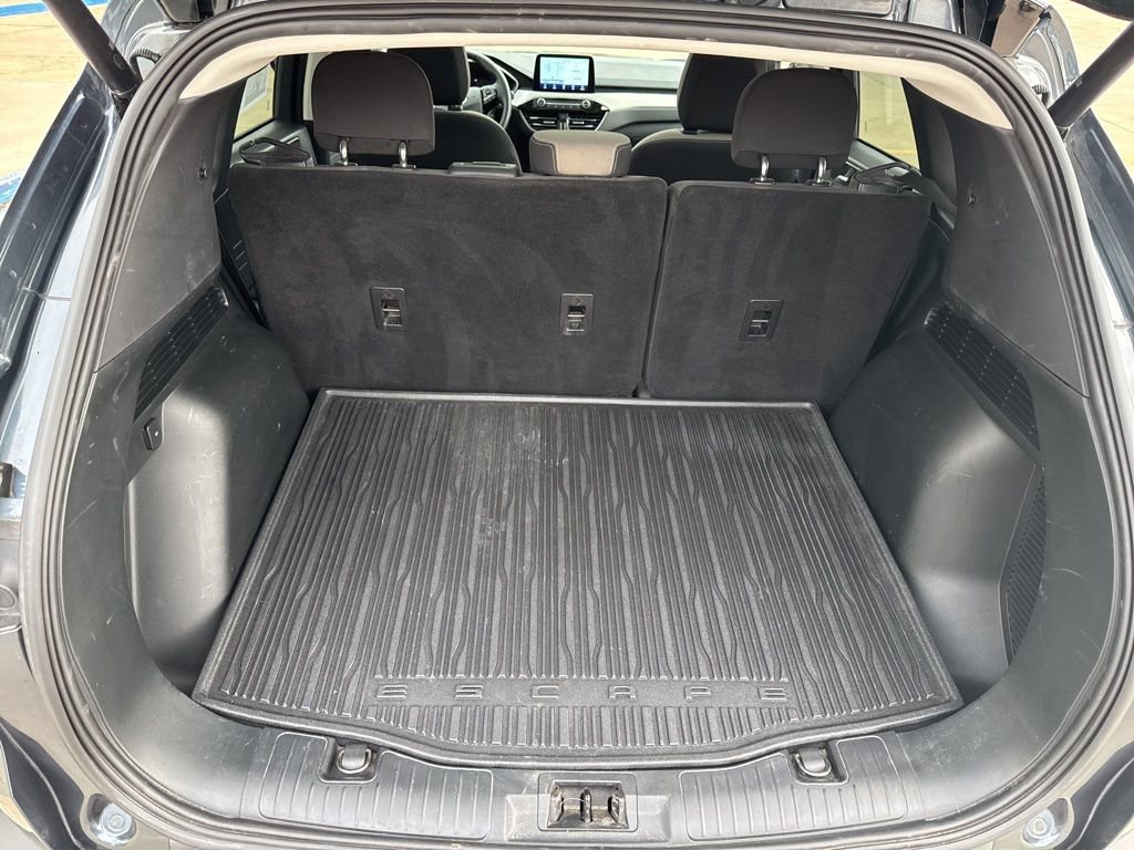 Certified 2022 Ford Escape SE w/ SE Sport Appearance Package image 28