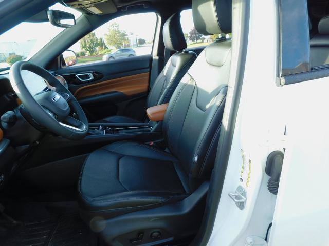 Used 2024 Jeep Compass Limited w/ Elite Group AWD/4WD image 16