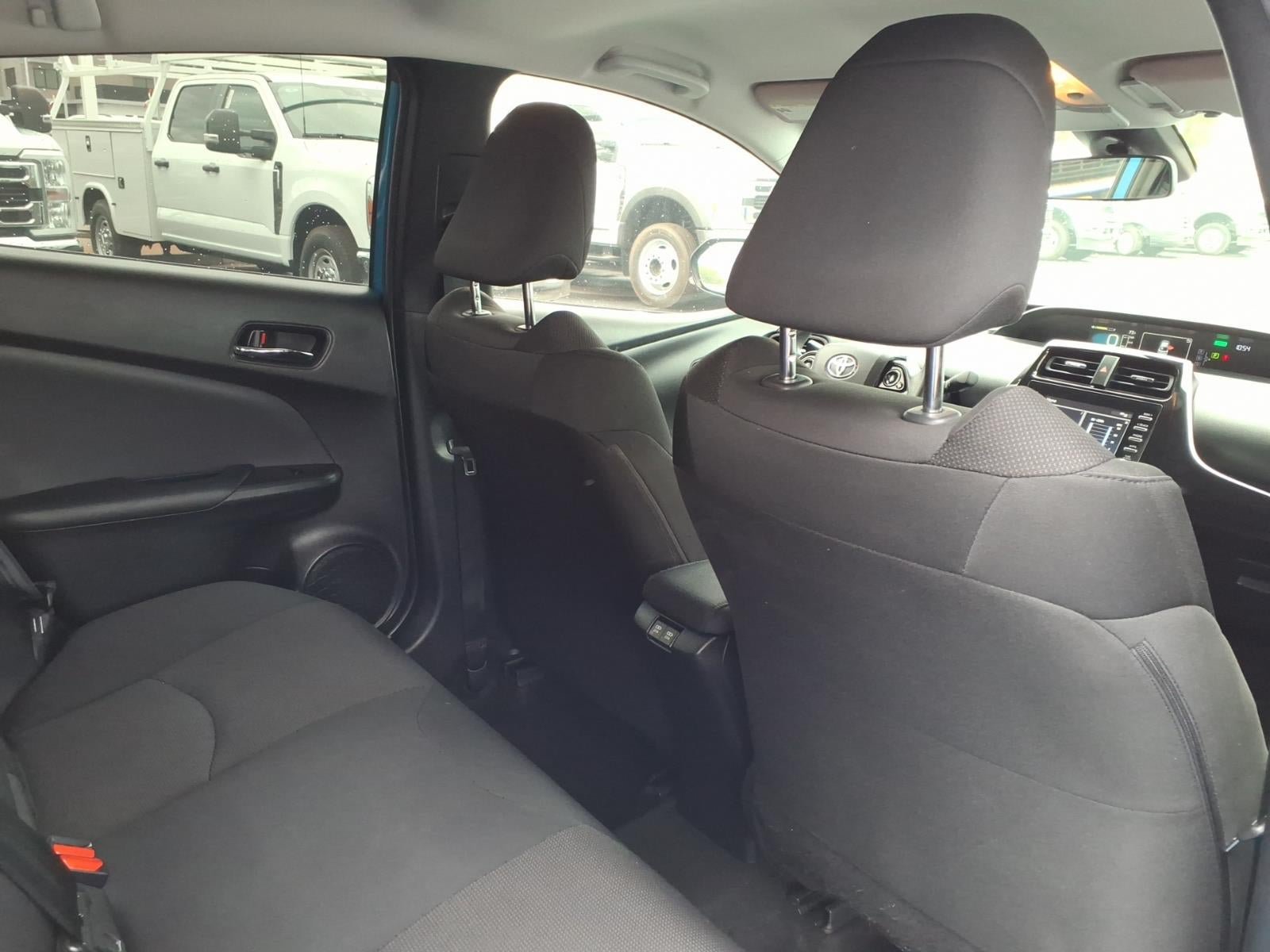 Used 2021 Toyota Prius L Eco FWD image 14