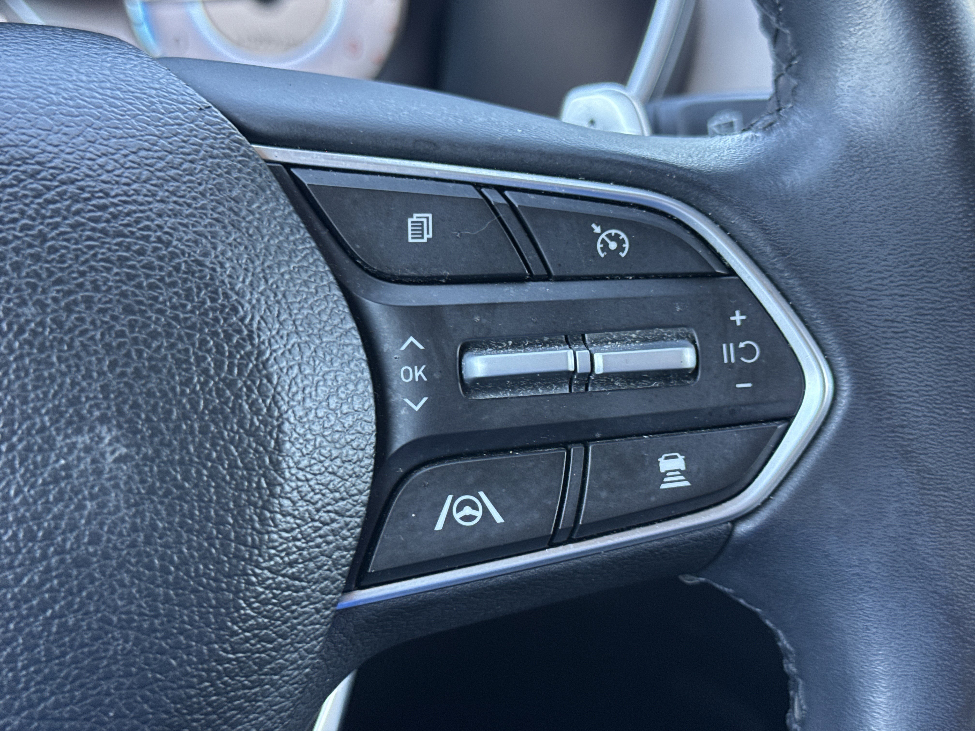 Used 2022 Hyundai Santa Fe SEL w/ Convenience + Premium Package FWD image 17
