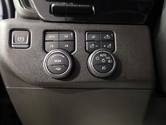Used 2024 Chevrolet Silverado 2500 ZR2 w/ Technology Package image 15