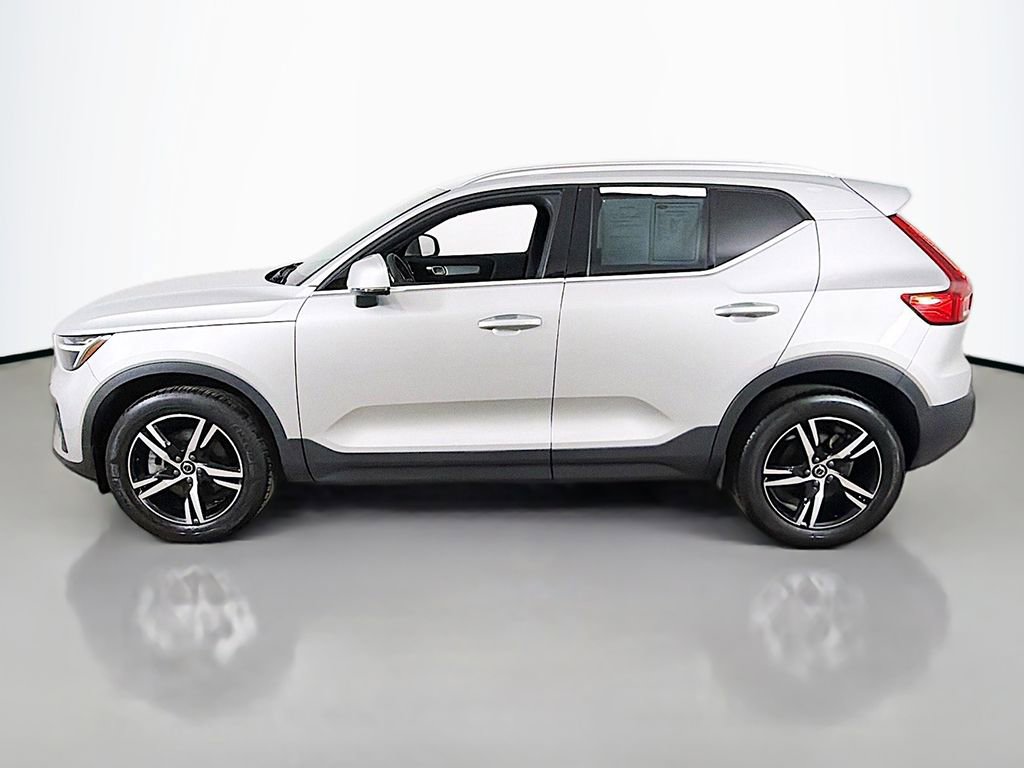 Used 2025 Volvo XC40 B5 Core AWD/4WD image 13