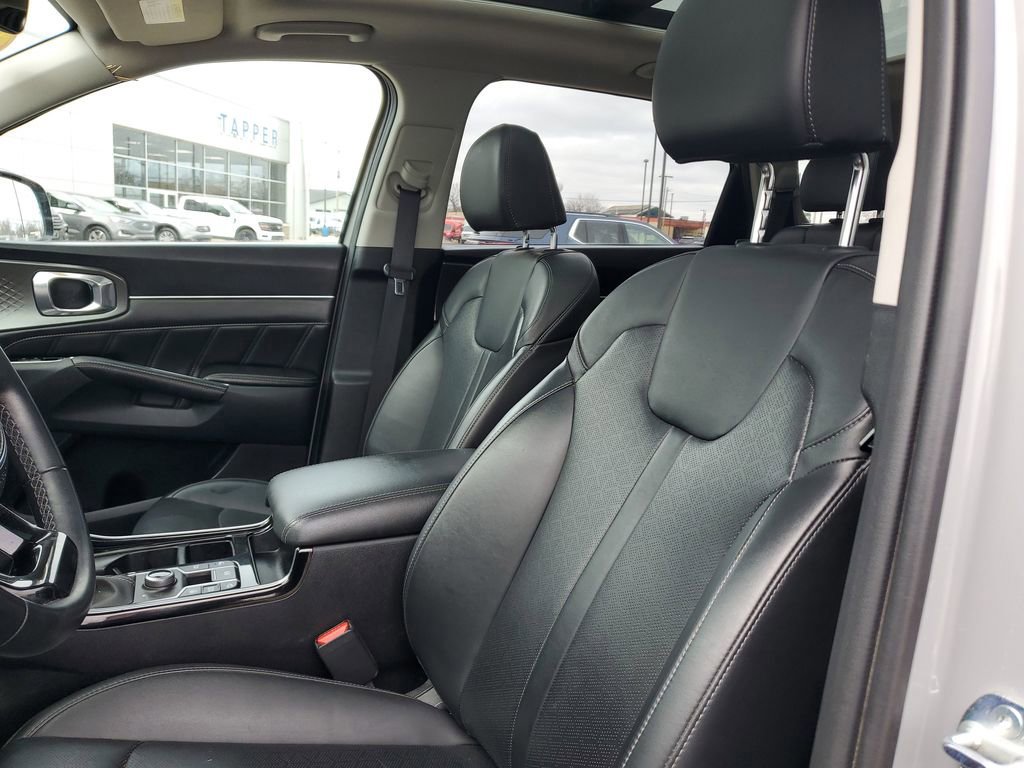 Used 2023 Kia Sorento SX AWD/4WD image 16