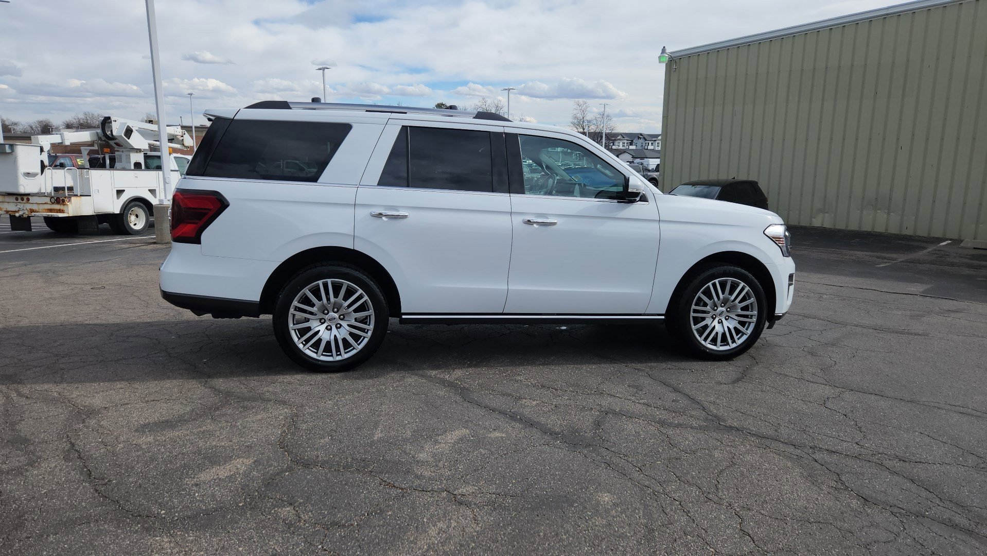 Certified 2024 Ford Expedition Limited image 17