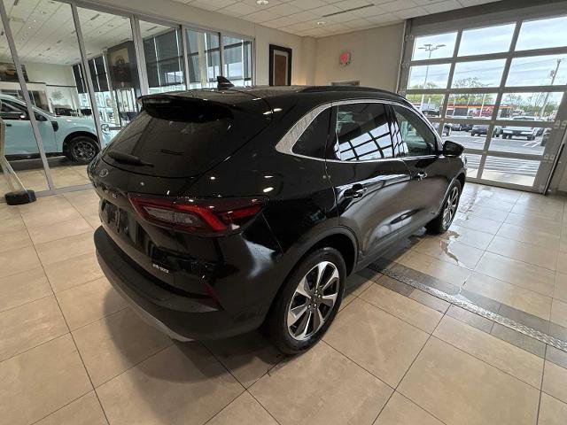 Certified 2023 Ford Escape Platinum AWD/4WD image 3
