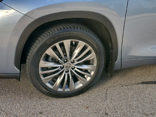 Used 2021 Toyota Highlander Platinum AWD/4WD image 9