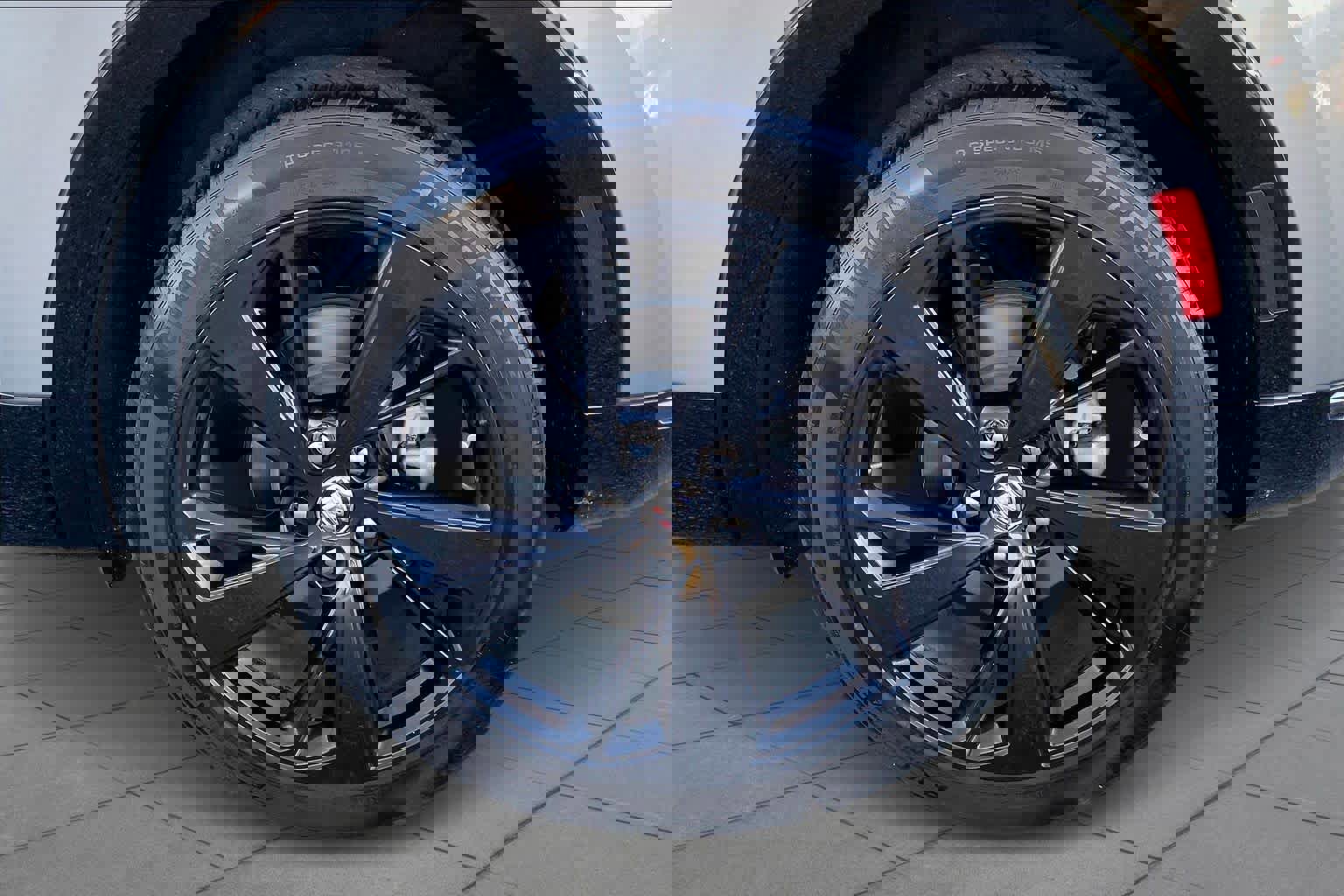 Used 2023 Buick Envision Essence w/ Technology Package I image 13