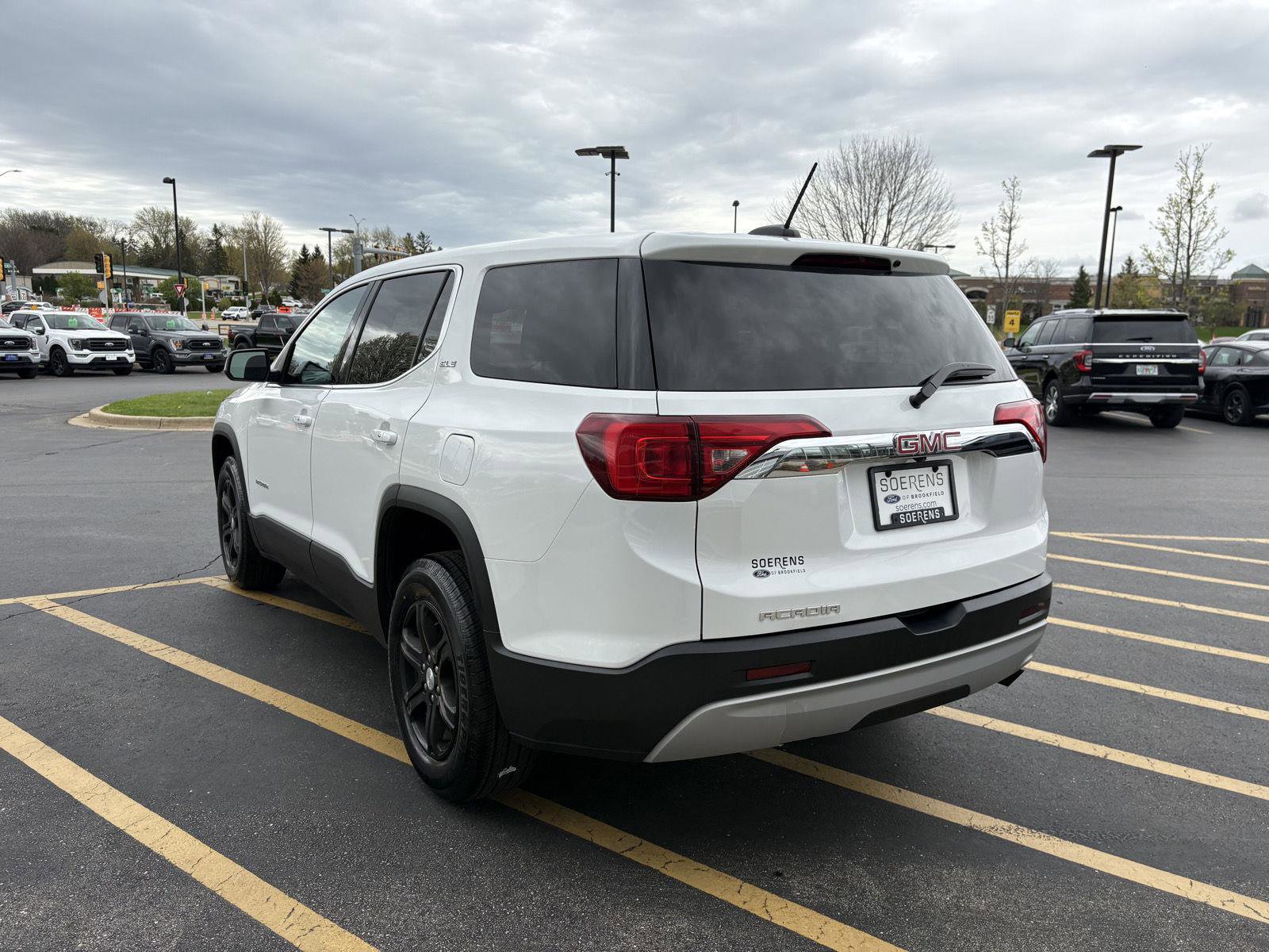 Used 2019 GMC Acadia SLE FWD image 4