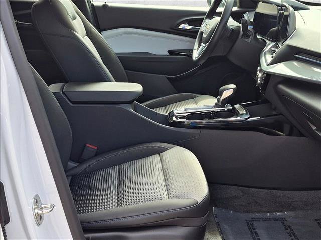 Used 2024 Chevrolet Trax LT w/ LT Convenience Package FWD image 20