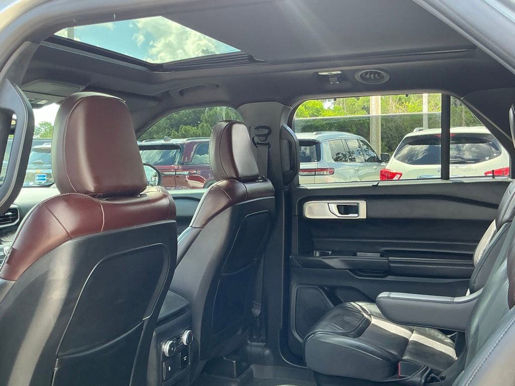 Certified 2020 Ford Explorer Platinum w/ Premium Technology Package AWD/4WD image 30