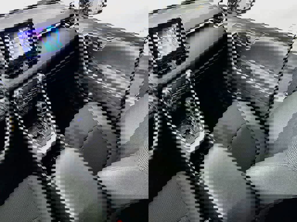 Used 2025 Toyota RAV4 LE FWD image 14