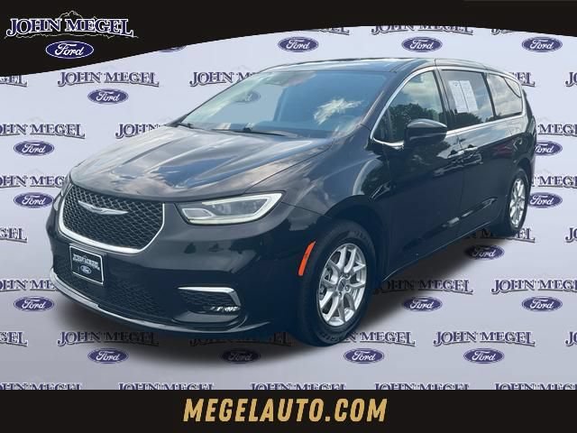 Used 2024 Chrysler Pacifica Touring-L FWD video 1