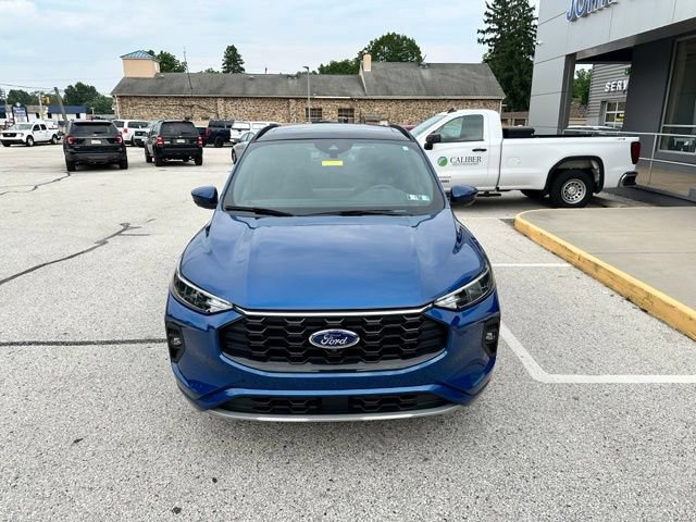 Certified 2023 Ford Escape ST-Line Select w/ Tech Pack #2 AWD/4WD image 2