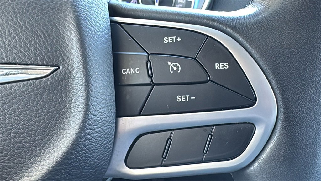 Used 2018 Chrysler 300 Touring L image 13