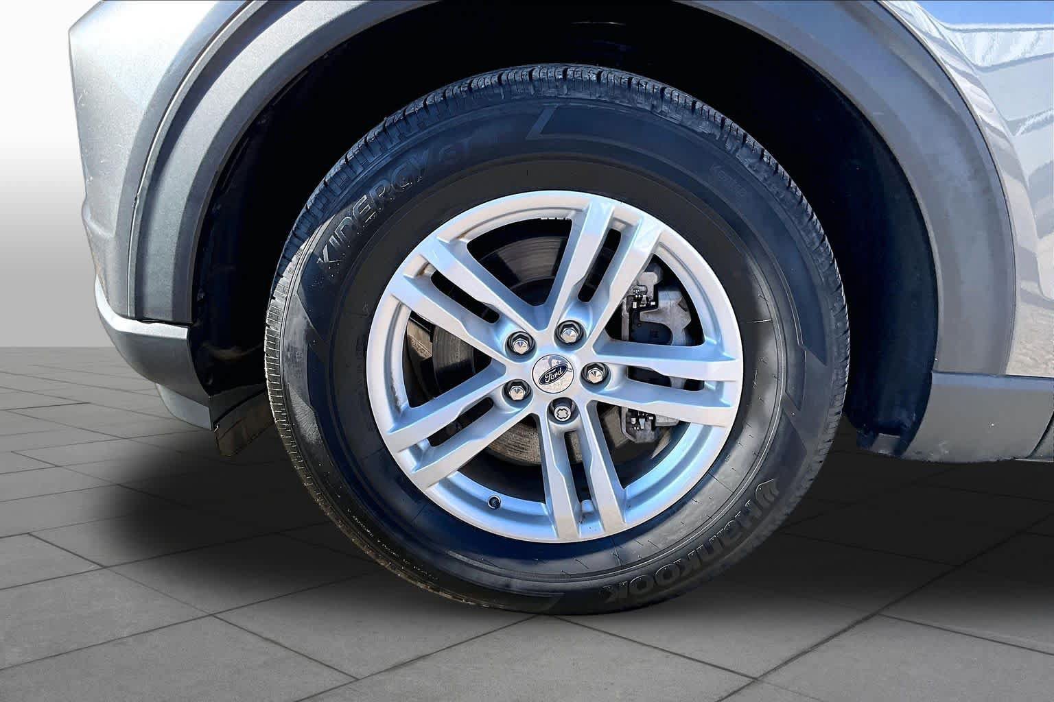 Certified 2023 Ford Explorer XLT RWD image 11