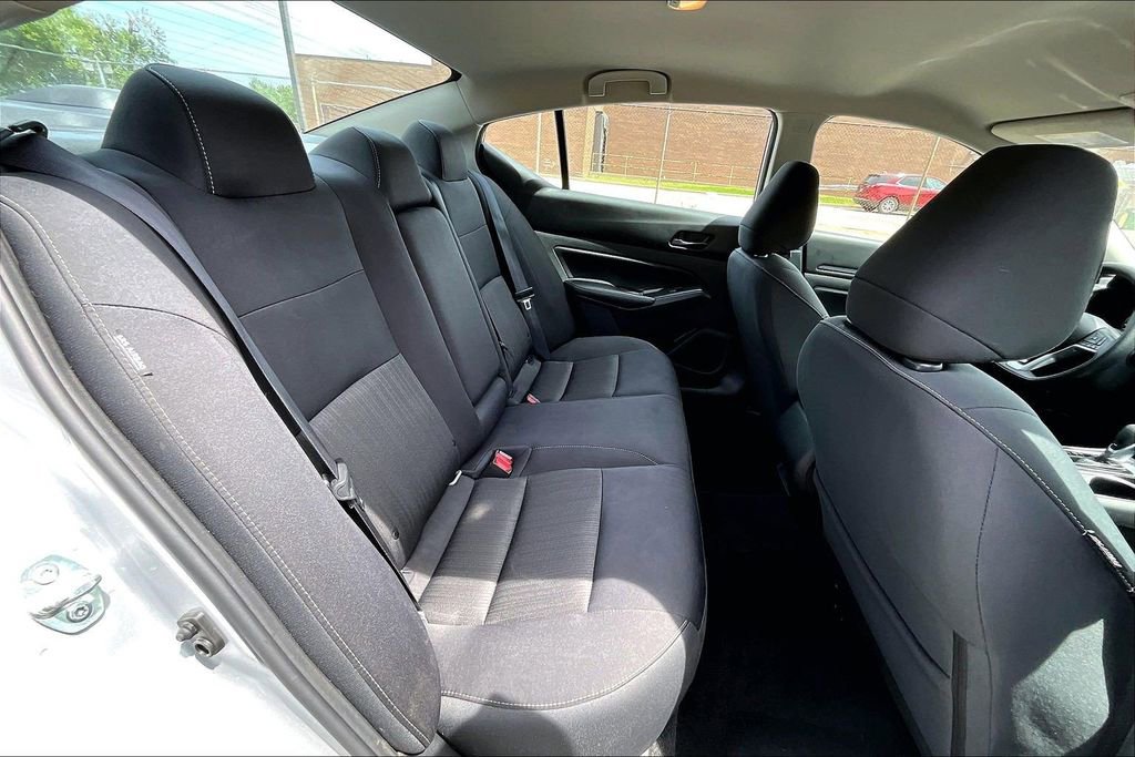 Used 2024 Nissan Altima 2.5 SV FWD image 25