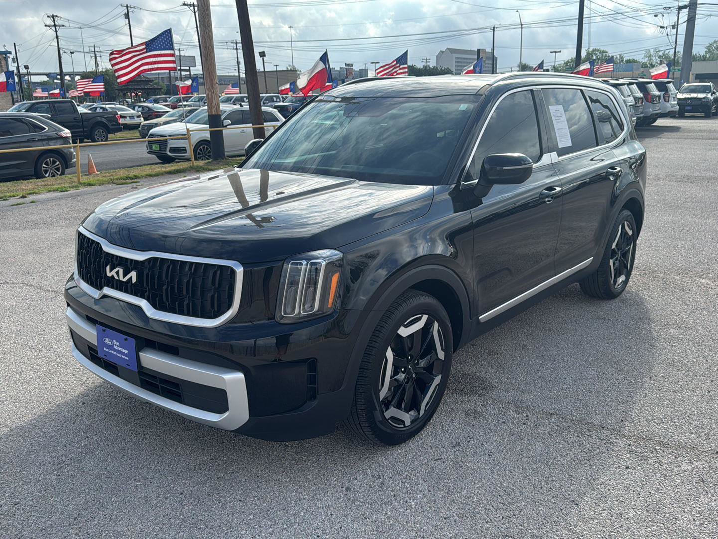 Used 2025 Kia Telluride EX image 3