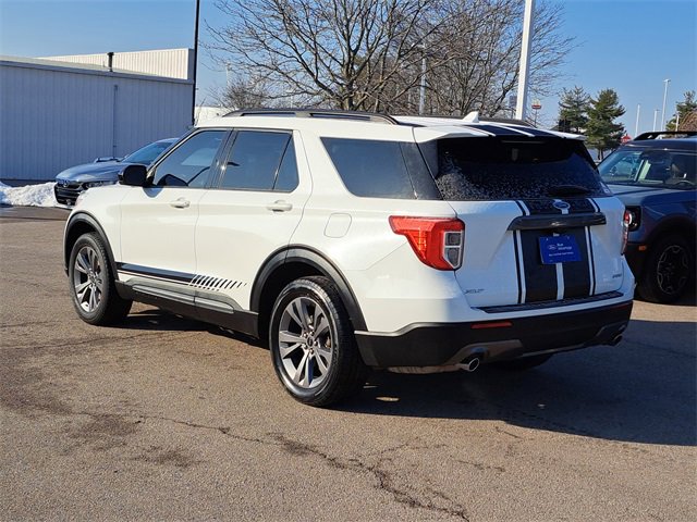 Certified 2022 Ford Explorer XLT w/ Equipment Group 202A image 3