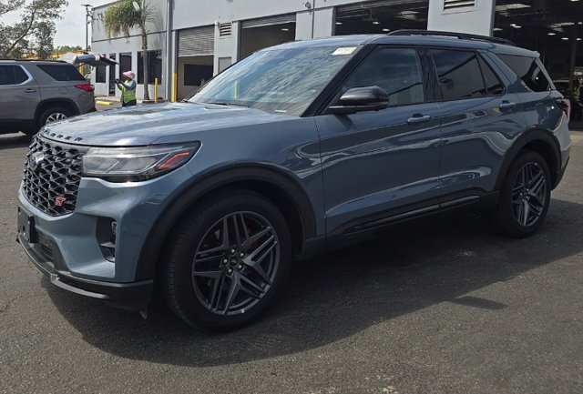 Certified 2025 Ford Explorer ST AWD/4WD image 3