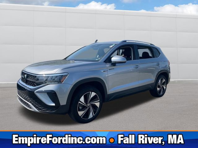 Used 2024 Volkswagen Taos SE image 1