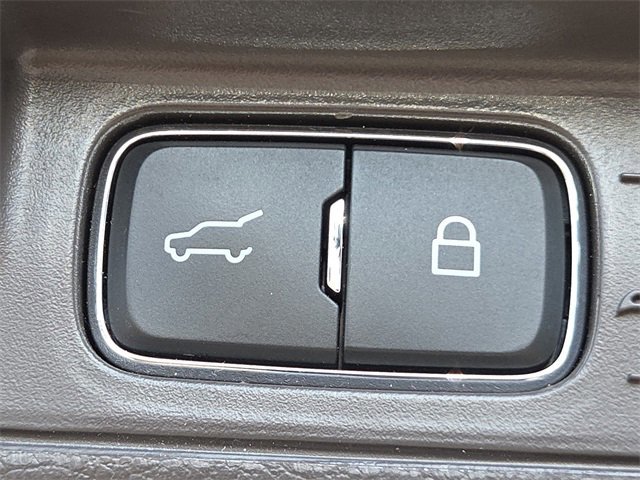 Certified 2022 Ford Explorer Platinum w/ Equipment Group 601A image 33