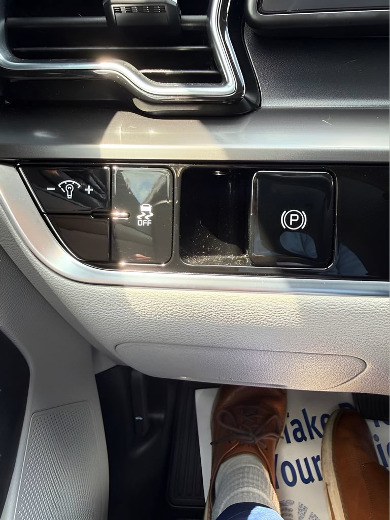 Used 2025 Kia Sportage EX FWD image 22
