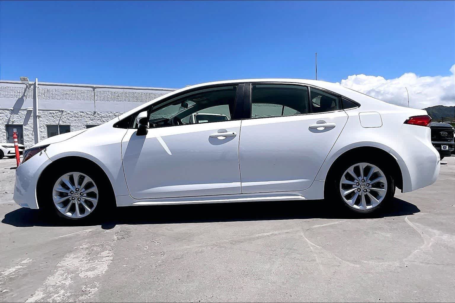 Used 2021 Toyota Corolla LE FWD image 3