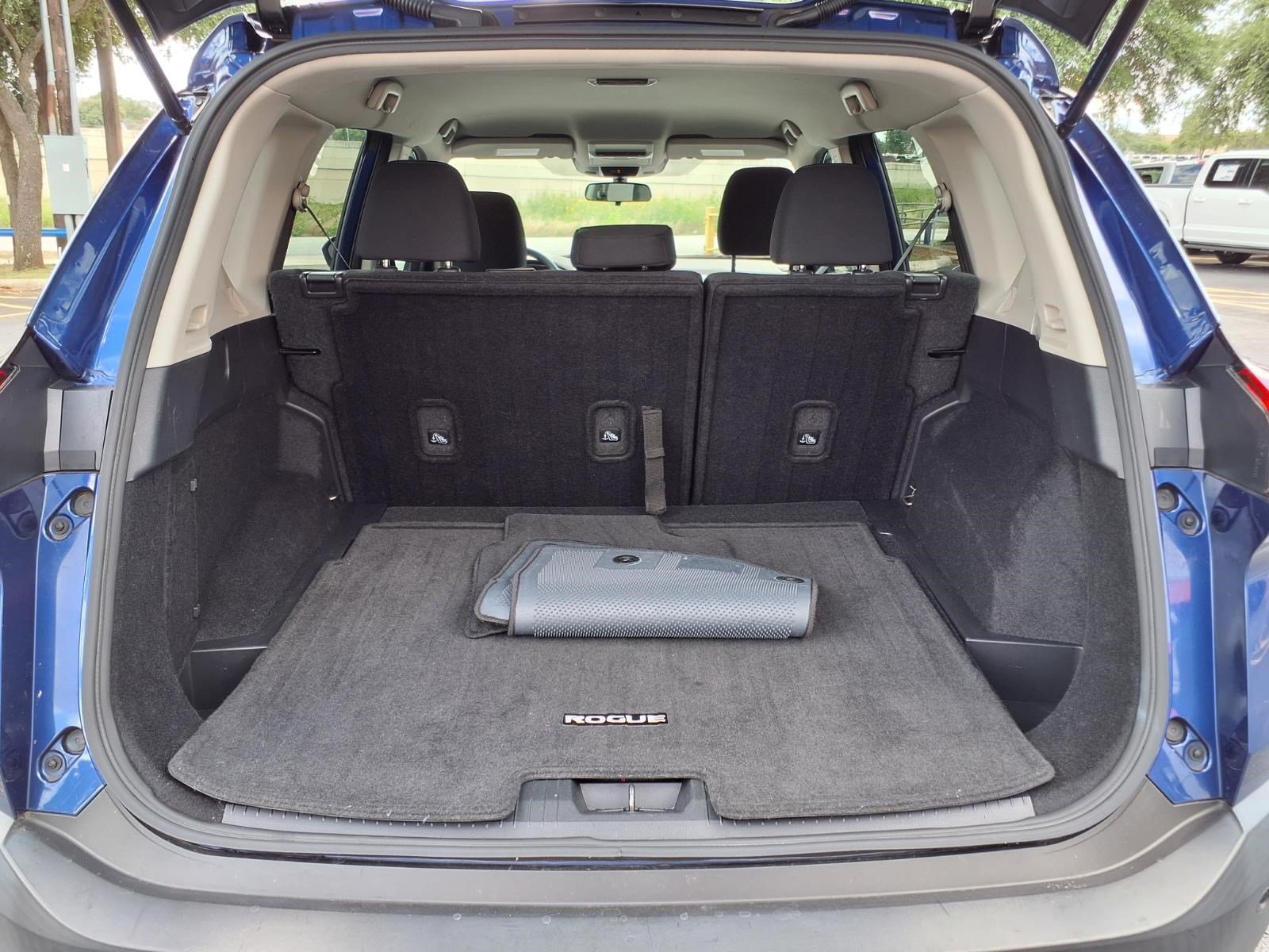 Used 2023 Nissan Rogue S FWD image 11