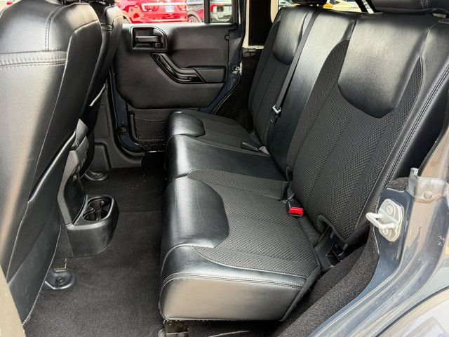 Used 2017 Jeep Wrangler Unlimited Sahara AWD/4WD image 6