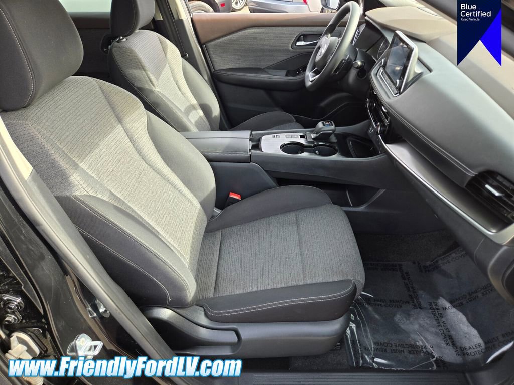 Used 2022 Nissan Rogue SV image 16