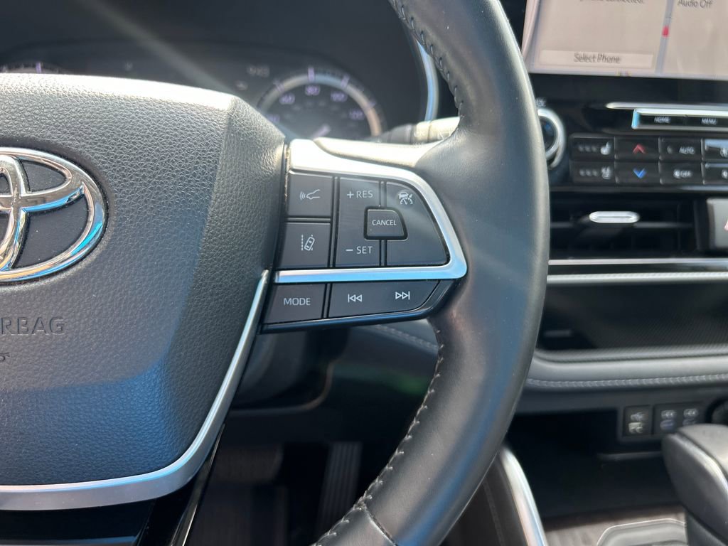 Used 2022 Toyota Highlander Platinum FWD image 25