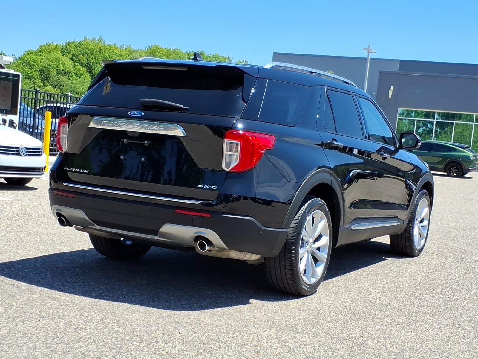 Certified 2023 Ford Explorer Platinum w/ Technology Package AWD/4WD image 7