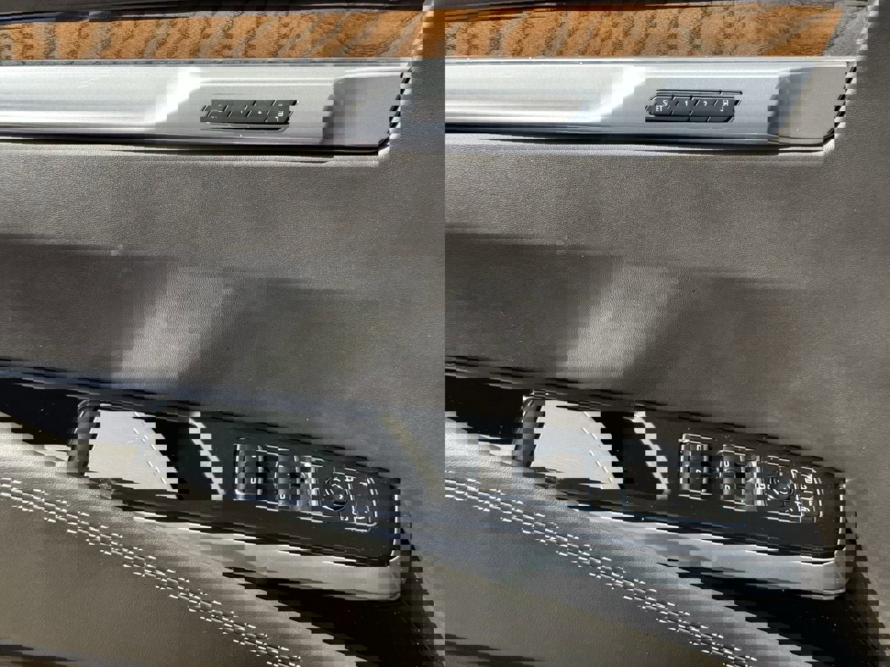 Used 2025 Cadillac Escalade Sport Platinum image 23