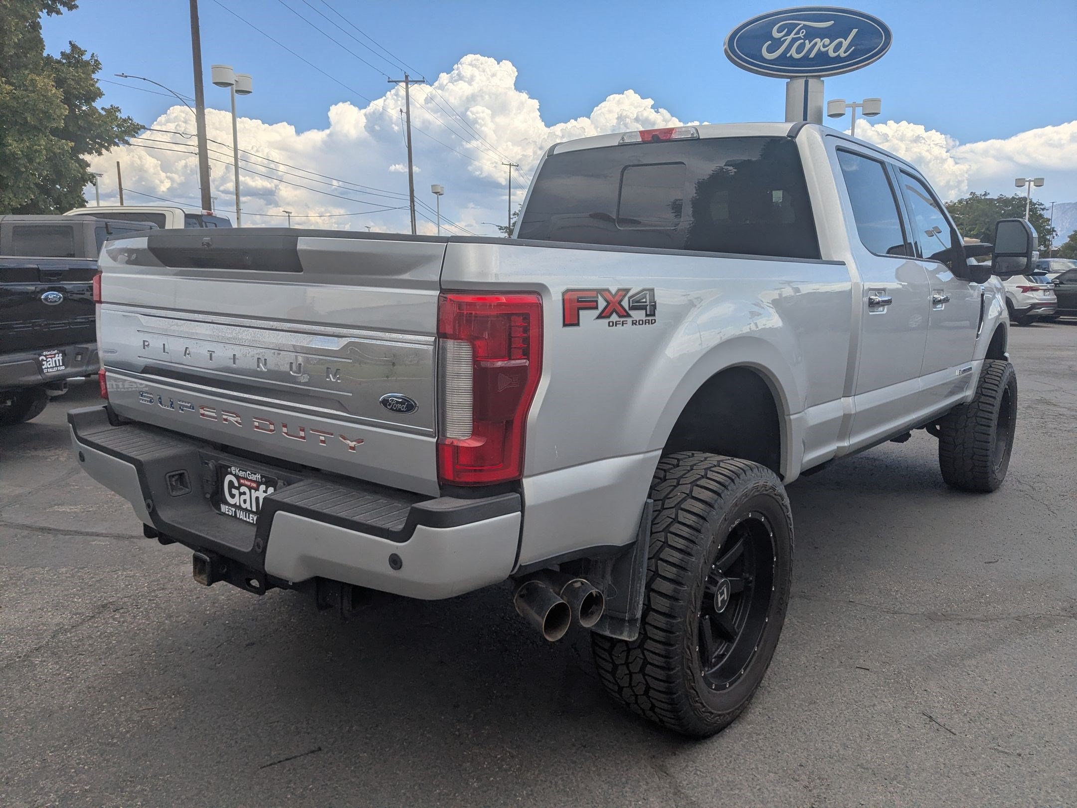 Certified 2019 Ford F350 Platinum w/ Platinum Ultimate Package AWD/4WD image 3