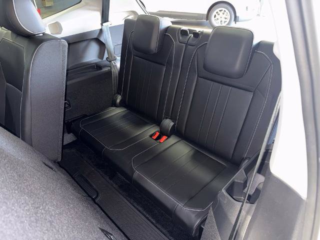 Used 2023 Volkswagen Tiguan SE w/ Panoramic Sunroof Package FWD image 26