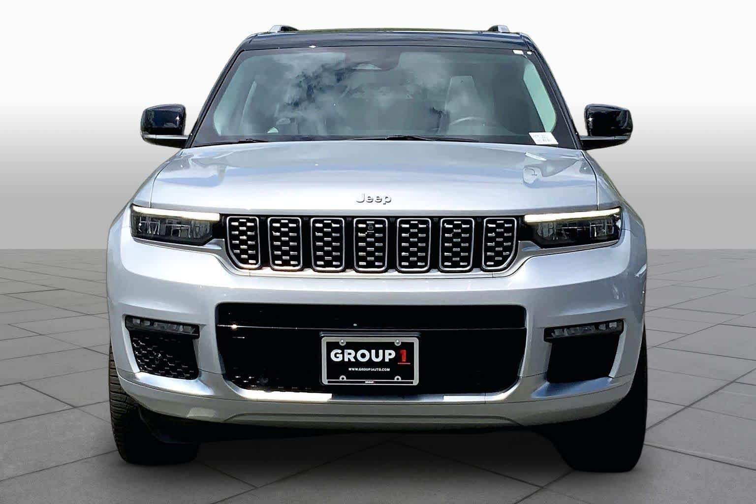 Used 2023 Jeep Grand Cherokee L Summit w/ Luxury Tech Group V AWD/4WD image 5