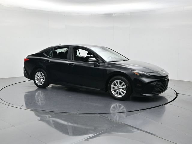 Used 2025 Toyota Camry LE FWD image 3