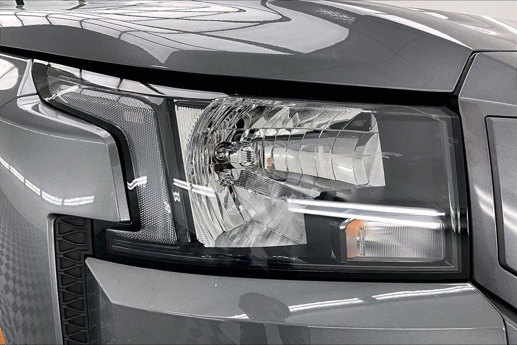 Used 2025 Nissan Frontier SV image 30