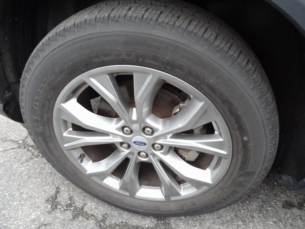 Certified 2022 Ford Explorer XLT w/ Equipment Group 202A image 9