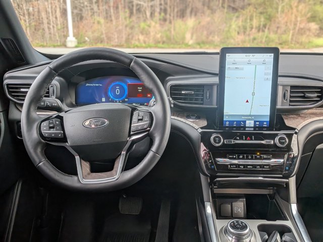 Certified 2024 Ford Explorer Platinum w/ Technology Package image 31