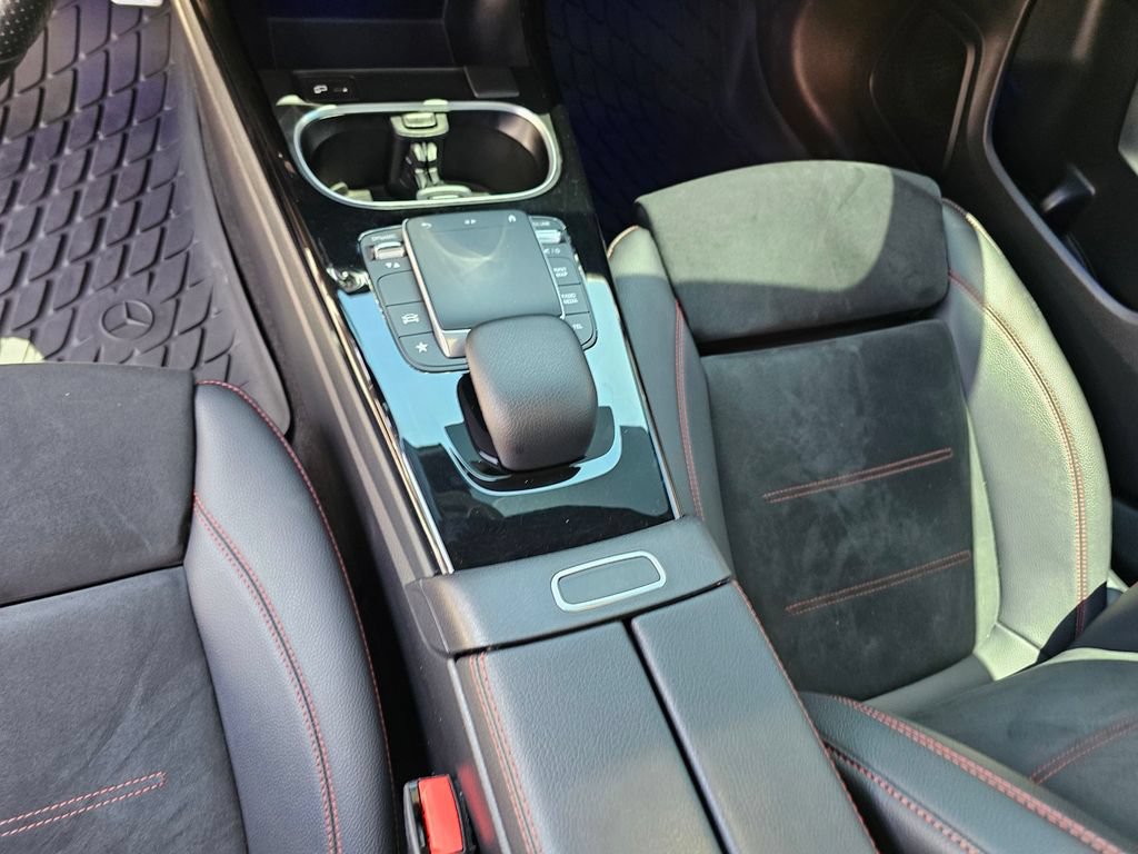 Used 2023 Mercedes-Benz CLA 250 image 28