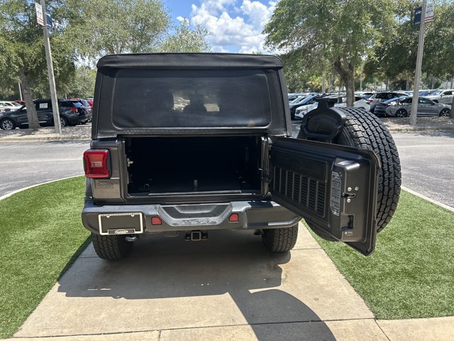 Used 2021 Jeep Wrangler Unlimited Sahara AWD/4WD image 8