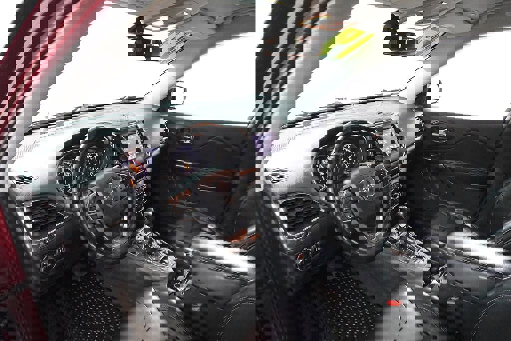 Used 2019 Jeep Cherokee Latitude Plus w/ Cold Weather Group image 13