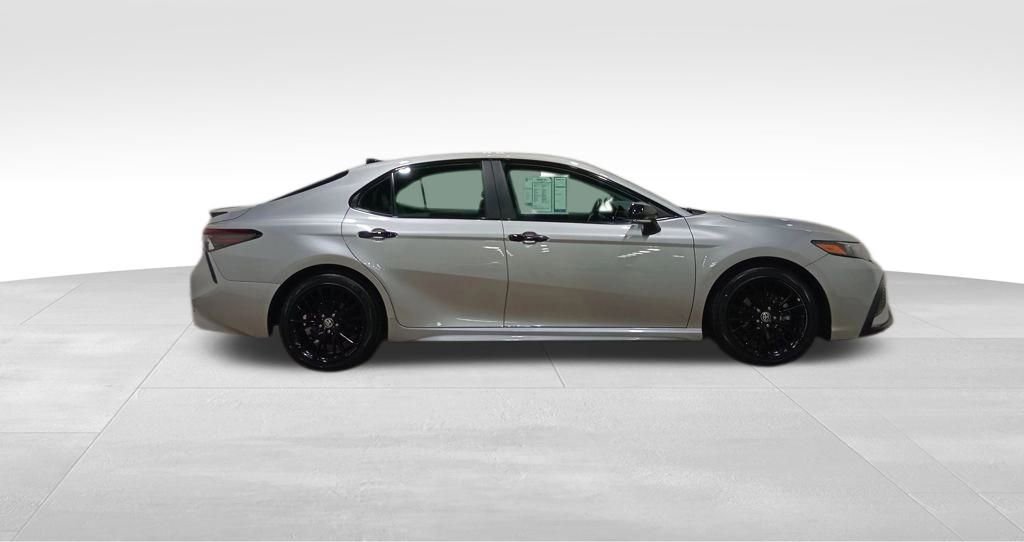 Used 2022 Toyota Camry SE image 2